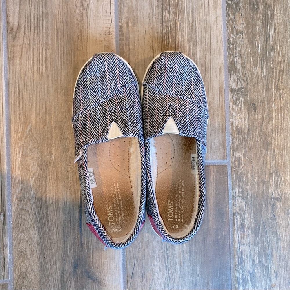 Toms faux fur lined grey herringbone shoes